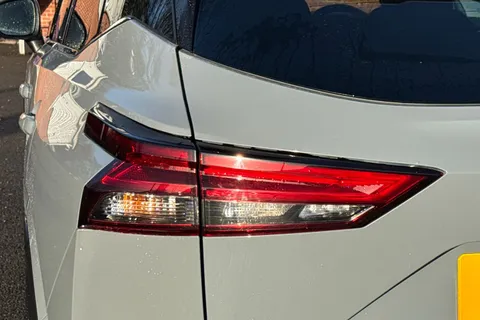 SH22LYK Nissan Qashqai 1.3 DIG-T MHEV N-Connecta Euro 6 (s/s) 5dr Thumbnail #33