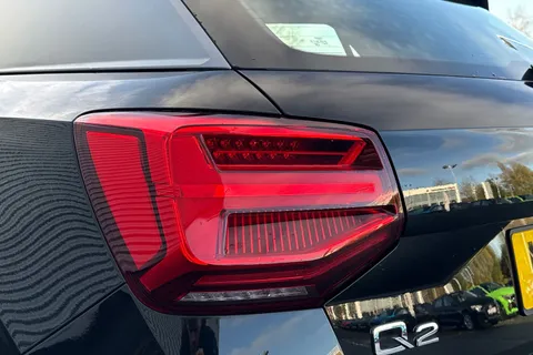 LV72DHP Audi Q2 S line 35 TFSI  150 PS S tronic Thumbnail #9