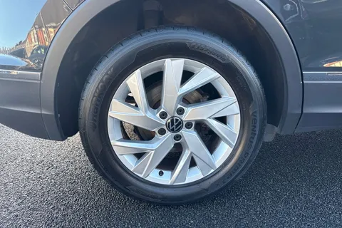 DA22ZWH Volkswagen Tiguan 1.5 TSI Life DSG Euro 6 (s/s) 5dr Thumbnail #7