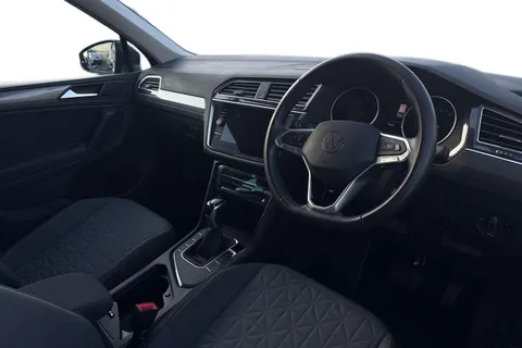 DA22ZWH Volkswagen Tiguan 1.5 TSI Life DSG Euro 6 (s/s) 5dr Thumbnail #8