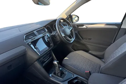 DA22ZWH Volkswagen Tiguan 1.5 TSI Life DSG Euro 6 (s/s) 5dr Thumbnail #9