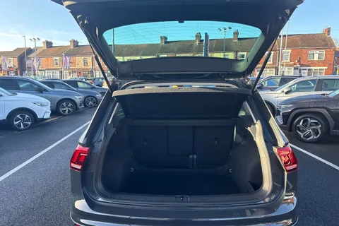 DA22ZWH Volkswagen Tiguan 1.5 TSI Life DSG Euro 6 (s/s) 5dr Thumbnail #10