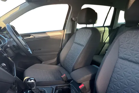 DA22ZWH Volkswagen Tiguan 1.5 TSI Life DSG Euro 6 (s/s) 5dr Thumbnail #11