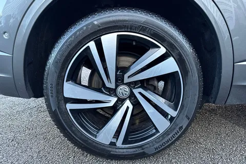 DA19SDX Volkswagen Touareg 3.0 TDI V6 R-Line Tech Tiptronic 4Motion Euro 6 (s/s) 5dr Thumbnail #10