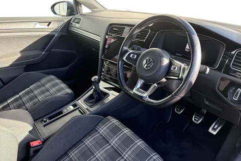 14 of 63 for Volkswagen Golf 2.0 TDI GTD Euro 6 (s/s) 5dr