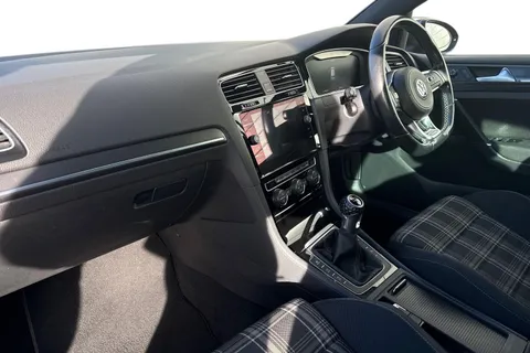 15 of 63 for Volkswagen Golf 2.0 TDI GTD Euro 6 (s/s) 5dr