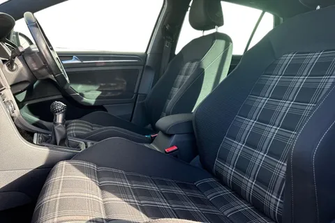 16 of 63 for Volkswagen Golf 2.0 TDI GTD Euro 6 (s/s) 5dr