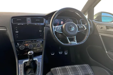 18 of 63 for Volkswagen Golf 2.0 TDI GTD Euro 6 (s/s) 5dr