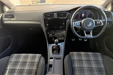 29 of 63 for Volkswagen Golf 2.0 TDI GTD Euro 6 (s/s) 5dr