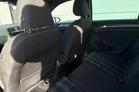 34 of 63 for Volkswagen Golf 2.0 TDI GTD Euro 6 (s/s) 5dr