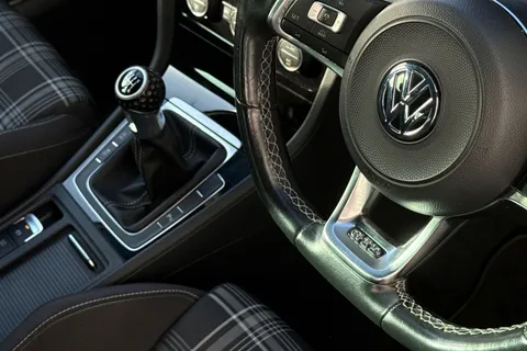 52 of 63 for Volkswagen Golf 2.0 TDI GTD Euro 6 (s/s) 5dr