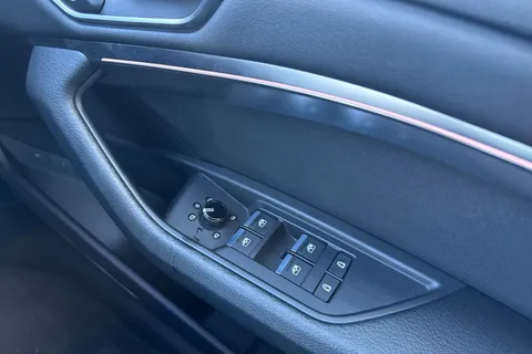 18 of 54 for Audi e-tron 50 Technik Auto quattro 5dr 71.2kWh (11kW Charger)