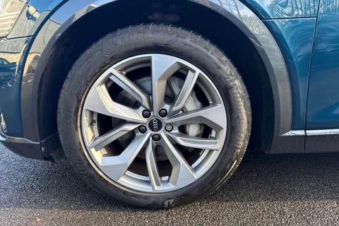 24 of 54 for Audi e-tron 50 Technik Auto quattro 5dr 71.2kWh (11kW Charger)