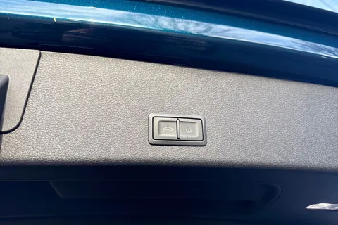 25 of 54 for Audi e-tron 50 Technik Auto quattro 5dr 71.2kWh (11kW Charger)