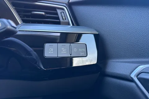 38 of 54 for Audi e-tron 50 Technik Auto quattro 5dr 71.2kWh (11kW Charger)