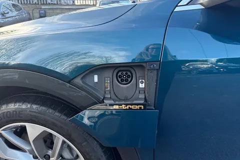 44 of 54 for Audi e-tron 50 Technik Auto quattro 5dr 71.2kWh (11kW Charger)