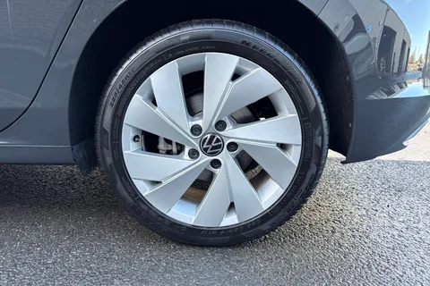 DF25AOR Volkswagen Golf 1.5 TSI 204 Style eHybrid 5dr DSG | ACC | Navigation Thumbnail #11