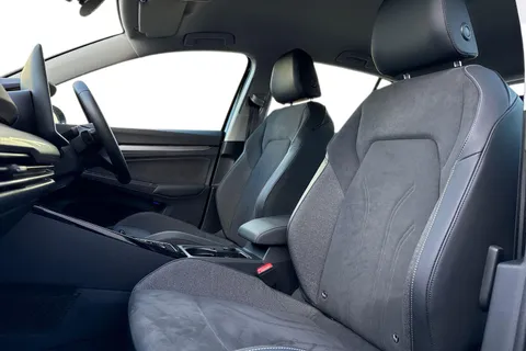 DF25AOR Volkswagen Golf 1.5 TSI 204 Style eHybrid 5dr DSG | ACC | Navigation Thumbnail #16