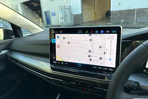 DF25AOR Volkswagen Golf 1.5 TSI 204 Style eHybrid 5dr DSG | ACC | Navigation Thumbnail #17