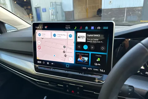 DF25AOR Volkswagen Golf 1.5 TSI 204 Style eHybrid 5dr DSG | ACC | Navigation Thumbnail #35