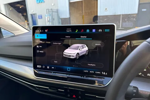 DF25AOR Volkswagen Golf 1.5 TSI 204 Style eHybrid 5dr DSG | ACC | Navigation Thumbnail #39