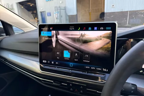 DF25AOR Volkswagen Golf 1.5 TSI 204 Style eHybrid 5dr DSG | ACC | Navigation Thumbnail #44