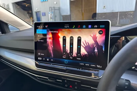 DF25AOR Volkswagen Golf 1.5 TSI 204 Style eHybrid 5dr DSG | ACC | Navigation Thumbnail #47