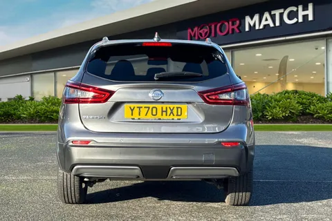 YT70HXD Nissan Qashqai 1.3 DIG-T N-Connecta DCT Auto Euro 6 (s/s) 5dr Thumbnail #5