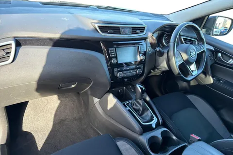 YT70HXD Nissan Qashqai 1.3 DIG-T N-Connecta DCT Auto Euro 6 (s/s) 5dr Thumbnail #10