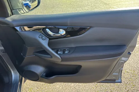 YT70HXD Nissan Qashqai 1.3 DIG-T N-Connecta DCT Auto Euro 6 (s/s) 5dr Thumbnail #19