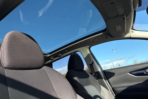 YT70HXD Nissan Qashqai 1.3 DIG-T N-Connecta DCT Auto Euro 6 (s/s) 5dr Thumbnail #22