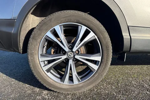YT70HXD Nissan Qashqai 1.3 DIG-T N-Connecta DCT Auto Euro 6 (s/s) 5dr Thumbnail #23