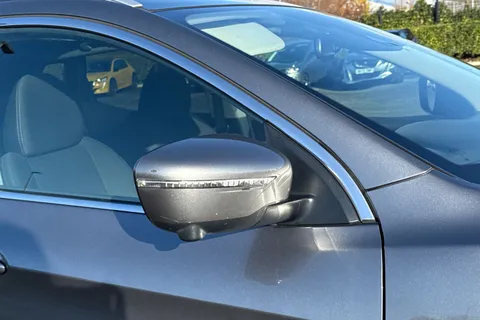 YT70HXD Nissan Qashqai 1.3 DIG-T N-Connecta DCT Auto Euro 6 (s/s) 5dr Thumbnail #29