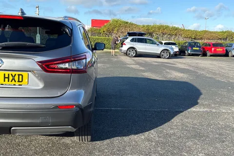 YT70HXD Nissan Qashqai 1.3 DIG-T N-Connecta DCT Auto Euro 6 (s/s) 5dr Thumbnail #35