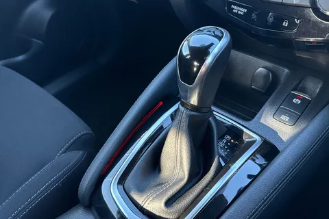 YT70HXD Nissan Qashqai 1.3 DIG-T N-Connecta DCT Auto Euro 6 (s/s) 5dr Thumbnail #52