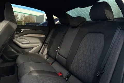 KY25EFM Audi A6 Saloon 2.0 TDI Launch Edition Plus Saloon 4dr Diesel S Tronic quattro Euro 6 (s/s) (204 ps) Thumbnail #14