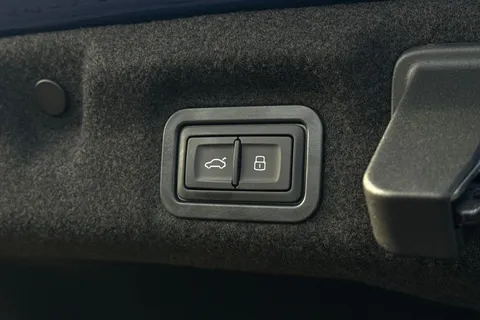 KY25EFM Audi A6 Saloon 2.0 TDI Launch Edition Plus Saloon 4dr Diesel S Tronic quattro Euro 6 (s/s) (204 ps) Thumbnail #27