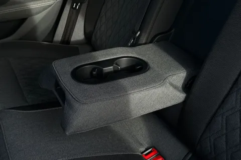 KY25EFM Audi A6 Saloon 2.0 TDI Launch Edition Plus Saloon 4dr Diesel S Tronic quattro Euro 6 (s/s) (204 ps) Thumbnail #30