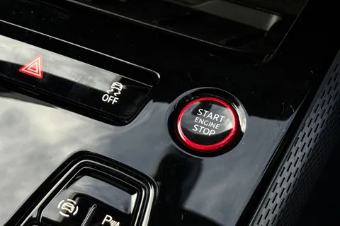 KY25EFM Audi A6 Saloon 2.0 TDI Launch Edition Plus Saloon 4dr Diesel S Tronic quattro Euro 6 (s/s) (204 ps) Thumbnail #43