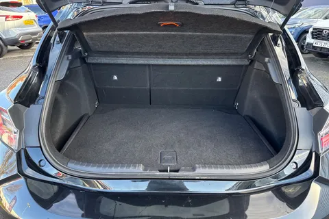 WV69HBC Toyota Corolla 1.8 VVT-h Design CVT Euro 6 (s/s) 5dr Thumbnail #10