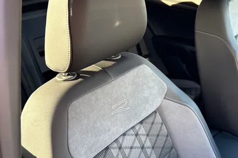 KP25YOE Volkswagen T-Roc 1.5 TSI R-Line 5dr DSG | Heated Seats | App Connect Thumbnail #36