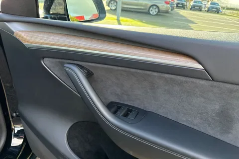 LD73KBW Tesla Model Y (Dual Motor) Long Range Auto 4WDE 5dr Thumbnail #22