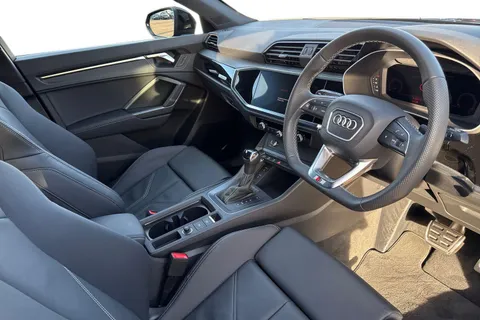 KO74DXV Audi Q3 Black Edition 35 TFSI  150 PS S tronic Thumbnail #15