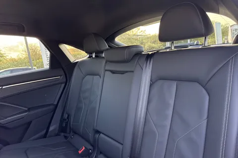 KO74DXV Audi Q3 Black Edition 35 TFSI  150 PS S tronic Thumbnail #20