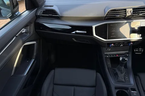 KO74DXV Audi Q3 Black Edition 35 TFSI  150 PS S tronic Thumbnail #21