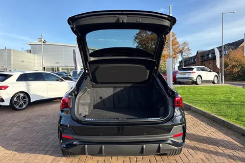 KO74DXV Audi Q3 Black Edition 35 TFSI  150 PS S tronic Thumbnail #39