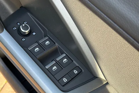 KO74DXV Audi Q3 Black Edition 35 TFSI  150 PS S tronic Thumbnail #43