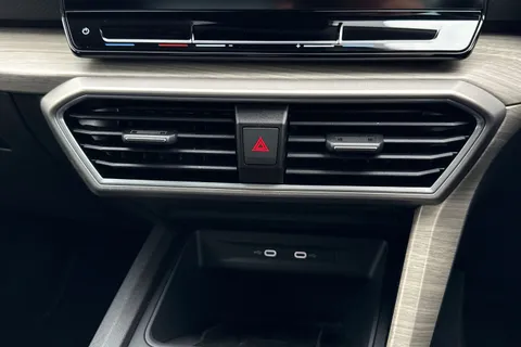 22 of 42 for SEAT Leon 1.5 eTSI MHEV XCELLENCE Lux DSG Euro 6 (s/s) 5dr