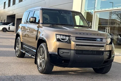 Land Rover Defender 110 3.0 D250 MHEV X-Dynamic HSE Auto 4WD Euro 6 (s/s) 5dr Thumbnail #2