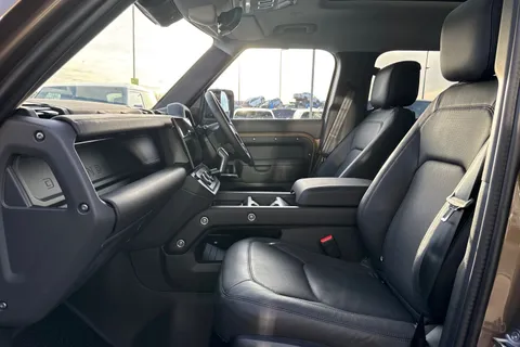 Land Rover Defender 110 3.0 D250 MHEV X-Dynamic HSE Auto 4WD Euro 6 (s/s) 5dr Thumbnail #4